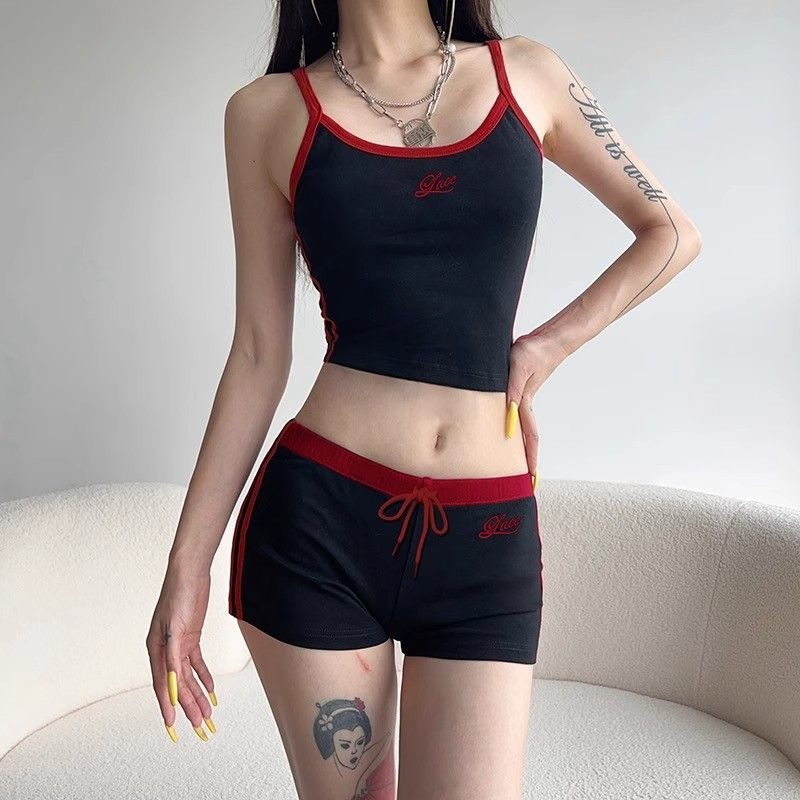 女性マッチングセットパッチワーク刺繍レタータイツ U ネック - Embroidery Motif のレビューと価格