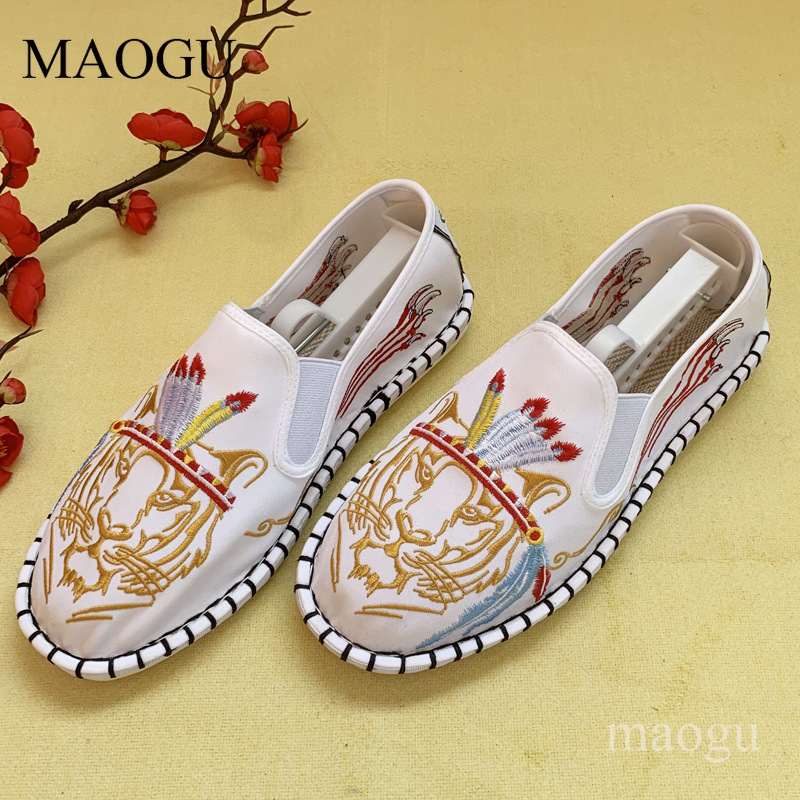 ユニセックス中国風刺繍スリッポンシューズ、龍虎柄ステッチソー - Embroidery Motif のレビューと価格